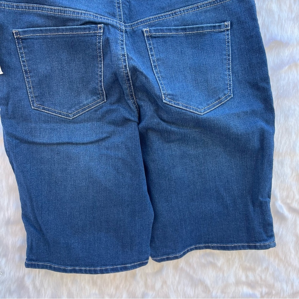 NWT‎ Gloria Vanderbilt Women's Avery Pull on Bermuda Short - Picture 9 of 16